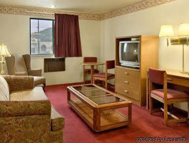 Hotel Super 8 Butler Extérieur photo